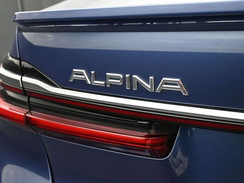 Used 2022 BMW ALPINA B7 xDrive w/ Luxury Rear Seating Package image 14