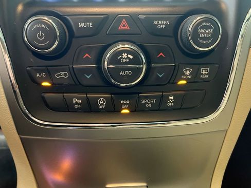 Used 2018 Jeep Grand Cherokee Limited w/ Luxury Group II image 16