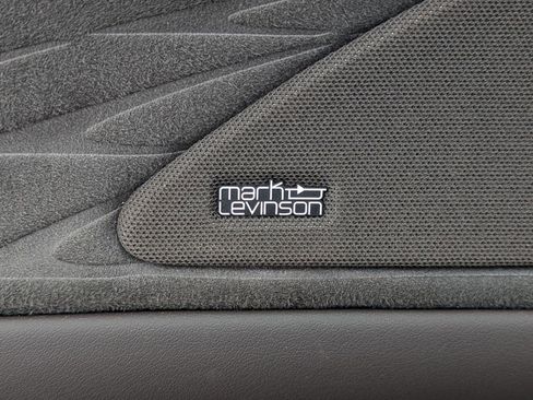 Used 2025 Lexus RX 350 w/ Luxury Package image 21