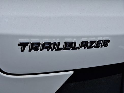 Used 2023 Chevrolet TrailBlazer LT FWD image 30