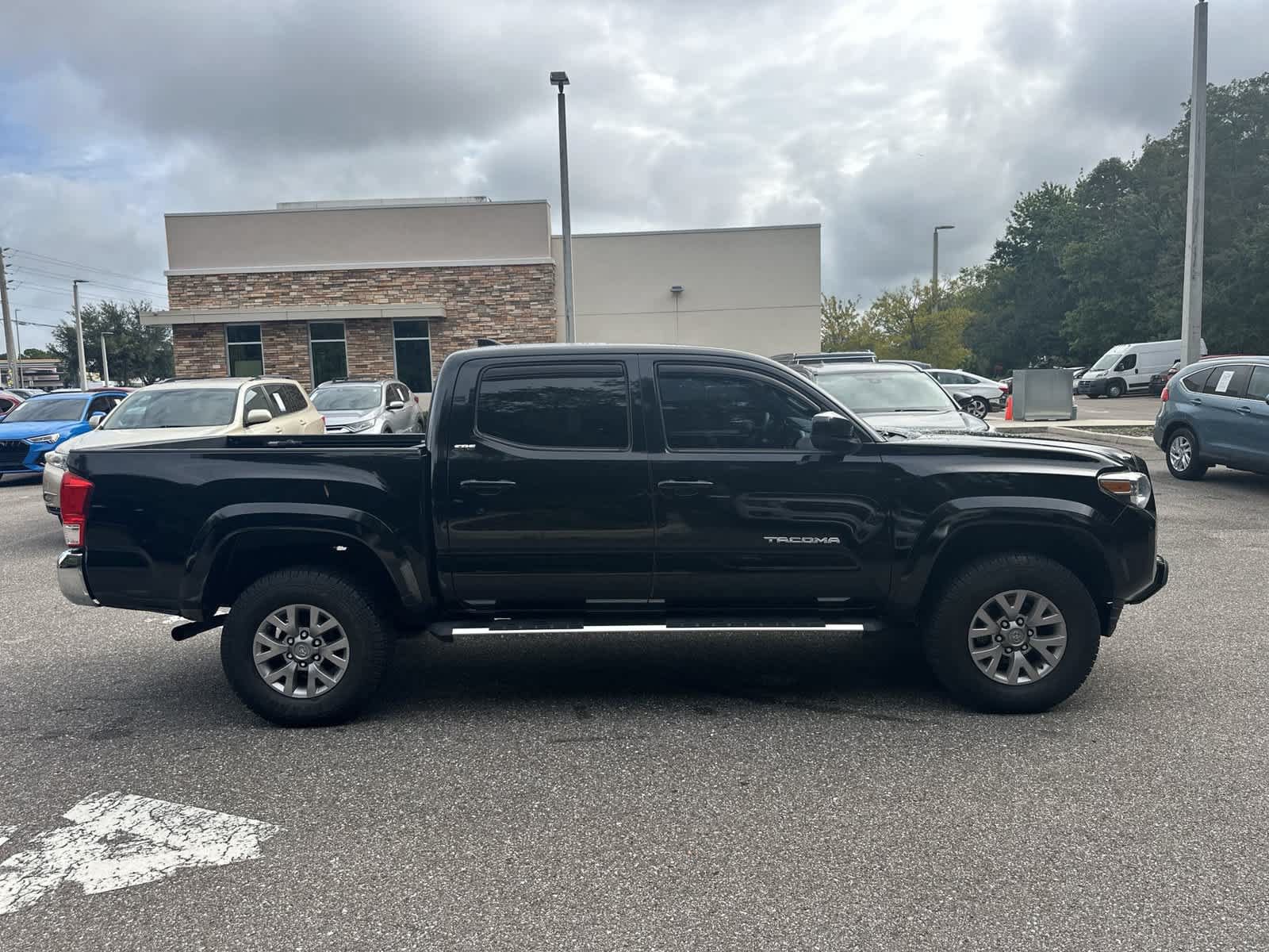 Used 2016 Toyota Tacoma SR5 w/ SR5 Appearance Package (SN) RWD image 7
