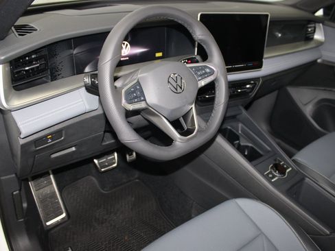 New 2026 Volkswagen Tiguan SE R-Line image 4