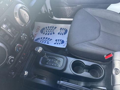 Used 2018 Jeep Wrangler Unlimited Sport S image 25