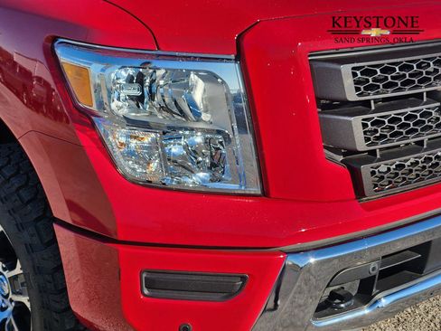 Used 2022 Nissan Titan SV w/ SV Utility Package image 9