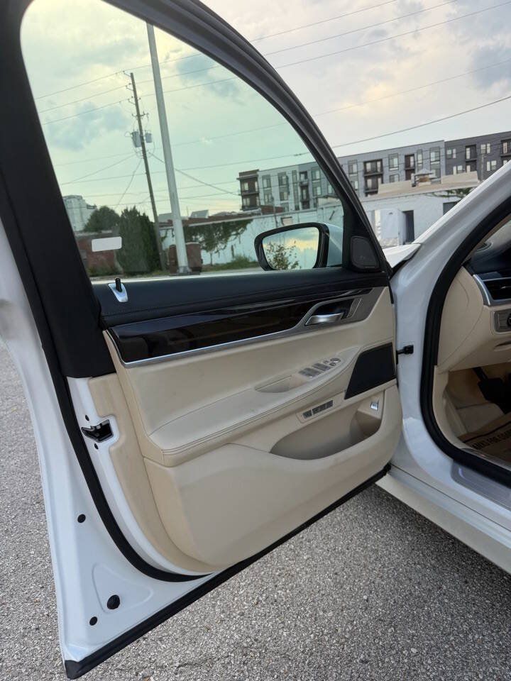 Used 2017 BMW 740i RWD image 23