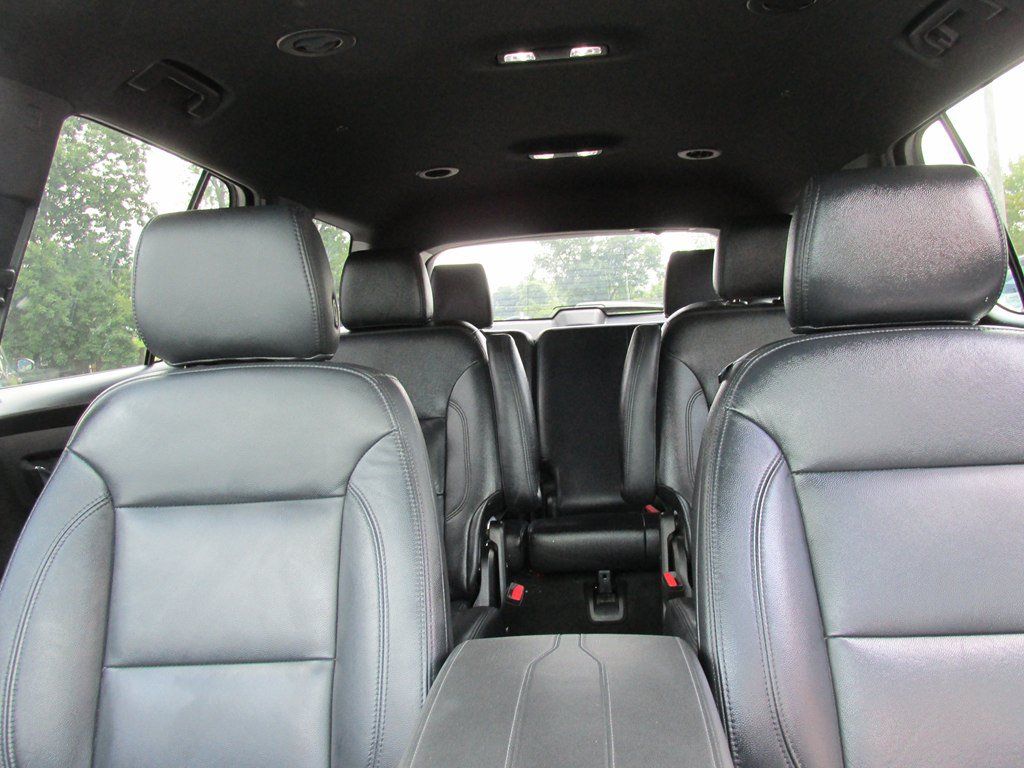Used 2022 Chevrolet Traverse LT FWD image 11