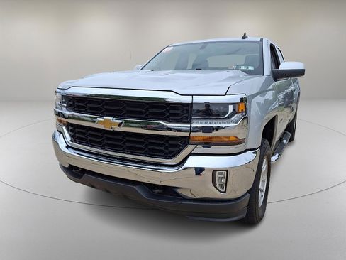 Used 2017 Chevrolet Silverado 1500 LT w/ All Star Edition AWD/4WD image 4