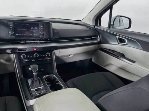 Used 2023 Kia Carnival LX FWD image 22