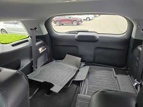 Used 2022 Ford Explorer XLT w/ Equipment Group 202A image 34