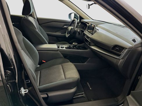 Used 2025 Nissan Rogue SV image 32