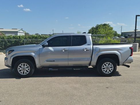 Certified 2025 Toyota Tacoma SR5 AWD/4WD image 2