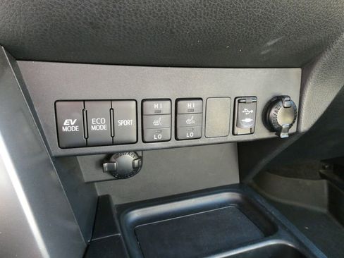 Used 2018 Toyota RAV4 Limited w/ Advanced Technology Package AWD/4WD image 29