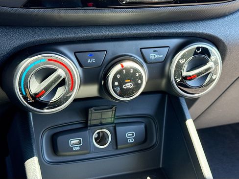 New 2026 Hyundai Venue SE FWD image 11