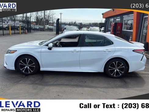 Used 2019 Toyota Camry SE image 4