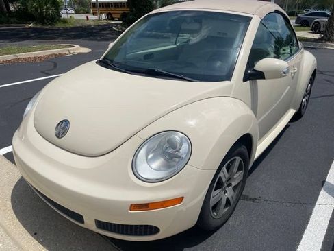 Used 2006 Volkswagen Beetle Convertible w/ Package 1 FWD image 3