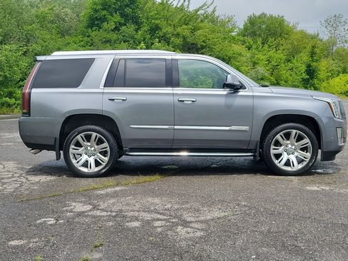 Used 2018 Cadillac Escalade Luxury AWD/4WD image 4