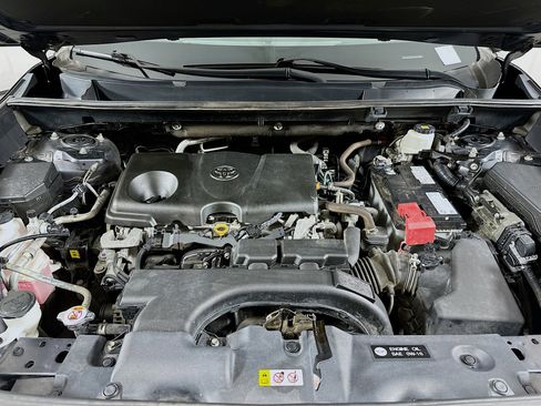 Used 2021 Toyota RAV4 XLE AWD/4WD image 31