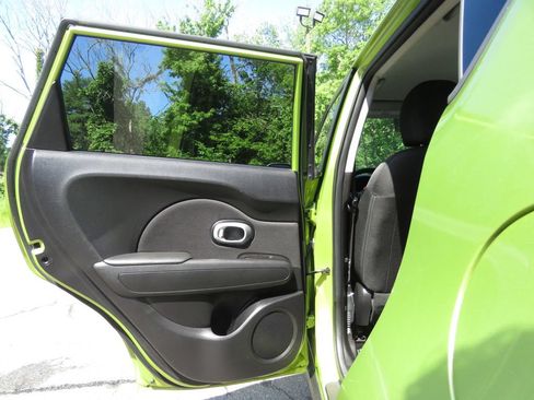 Used 2016 Kia Soul + FWD image 18