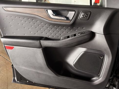 Used 2020 Ford Escape Titanium image 11