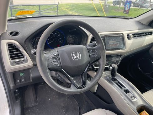 Used 2016 Honda HR-V EX image 9