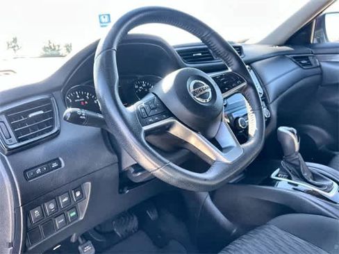 Used 2019 Nissan Rogue SV image 15