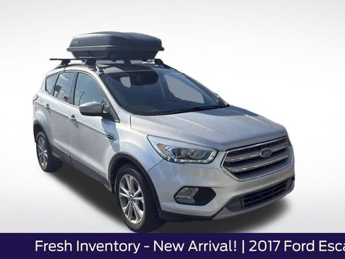 Used 2017 Ford Escape SE w/ Equipment Group 201A image 1