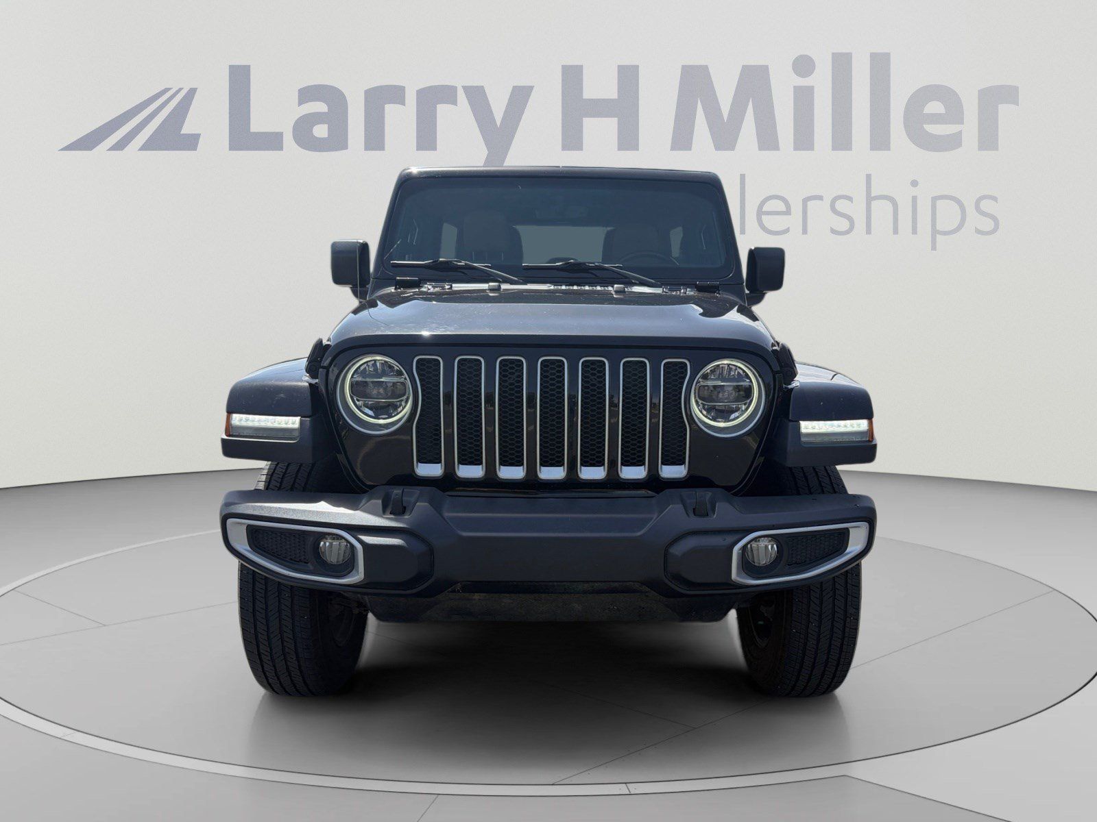 Used 2018 Jeep Wrangler Unlimited Sahara w/ Uconnect 4C Nav & Sound Group AWD/4WD image 8