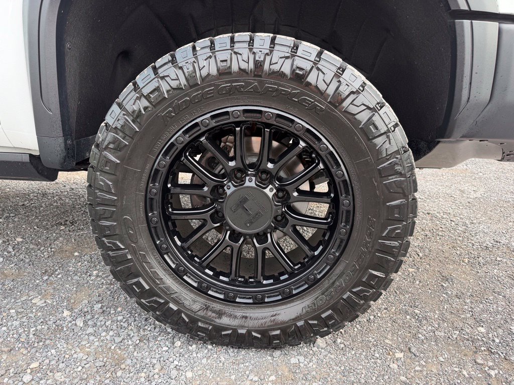 Used 2024 GMC Sierra 2500 AT4X w/ AT4X AEV Edition AWD/4WD image 28
