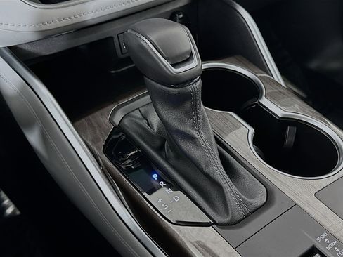 Used 2024 Toyota Highlander Platinum image 15