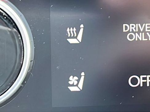 Certified 2025 Hyundai Tucson Limited AWD/4WD image 38