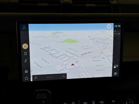 Used 2025 Land Rover Defender 90 X-Dynamic SE image 15