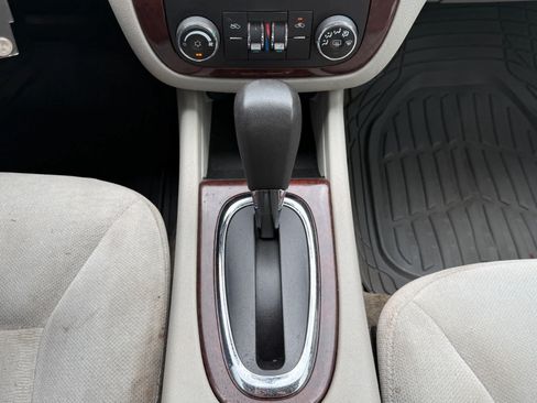 Used 2011 Chevrolet Impala LT FWD image 19