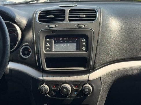 Used 2020 Dodge Journey SE w/ Blacktop Package FWD image 13