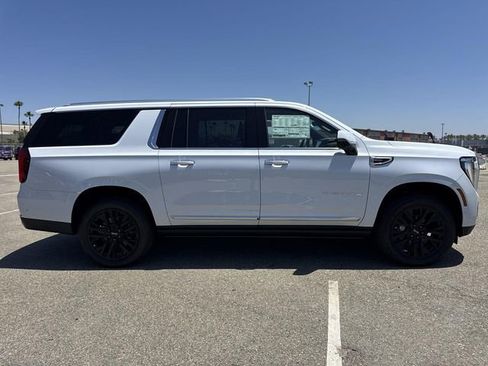 New 2026 GMC Yukon XL Denali w/ Denali Reserve Package AWD/4WD image 3
