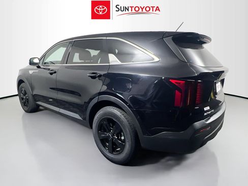 Used 2023 Kia Sorento LX FWD image 6