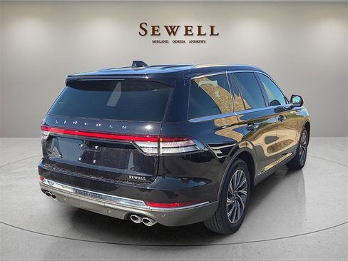 New 2026 Lincoln Aviator Premiere image 5