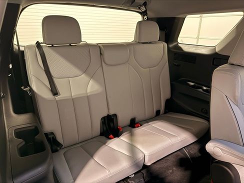 Used 2025 Hyundai Palisade SEL image 32