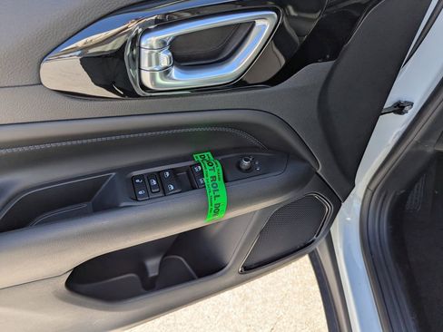 New 2026 Jeep Compass Latitude image 19