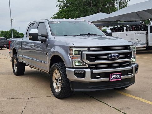 Used 2022 Ford F250 Platinum w/ FX4 Off-Road Package AWD/4WD image 3