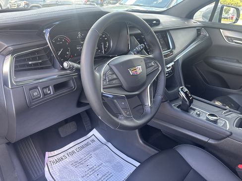 New 2025 Cadillac XT5 Luxury image 23