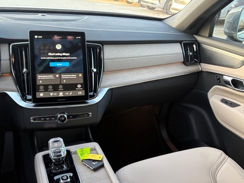 New 2026 Volvo XC90 T8 Plus image 12