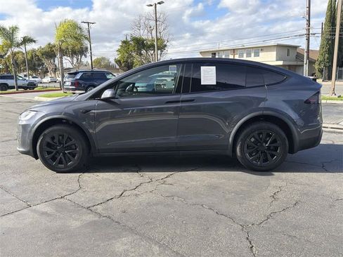 Used 2022 Tesla Model X Plaid image 3