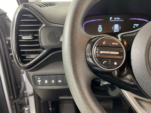 Used 2023 Kia Soul S FWD image 13