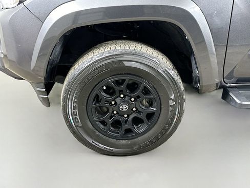 Used 2022 Toyota Tacoma SR5 w/ Technology Package image 8