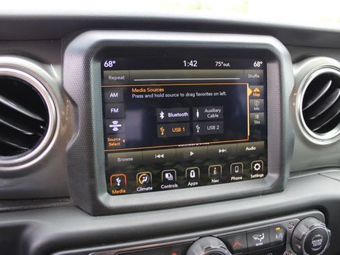 Used 2022 Jeep Wrangler Unlimited Sahara AWD/4WD image 22