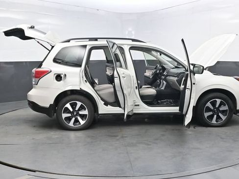 Used 2017 Subaru Forester 2.5i Premium AWD/4WD image 43