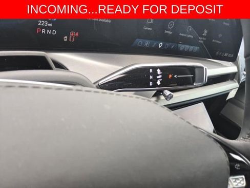 Used 2026 Cadillac Vistiq Premium Luxury AWD/4WD image 3