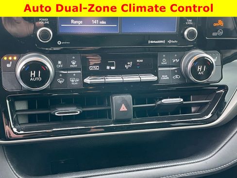 Used 2022 Toyota Highlander XLE image 13