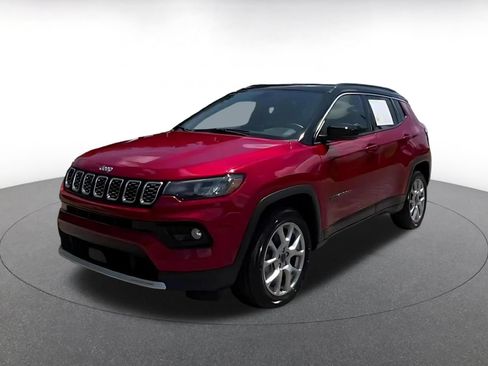 Used 2025 Jeep Compass Limited AWD/4WD image 7
