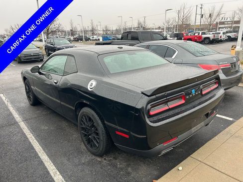 Used 2019 Dodge Challenger SXT image 3